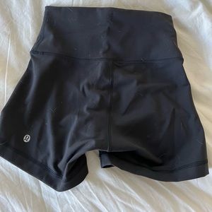 Lululemon wunder train contour fit high rise 4 inch short size 6